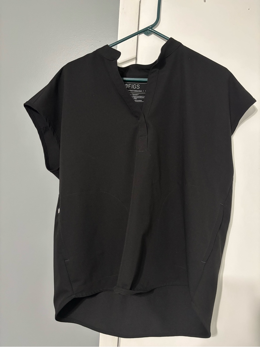 Figs Rafaela scrub top - black